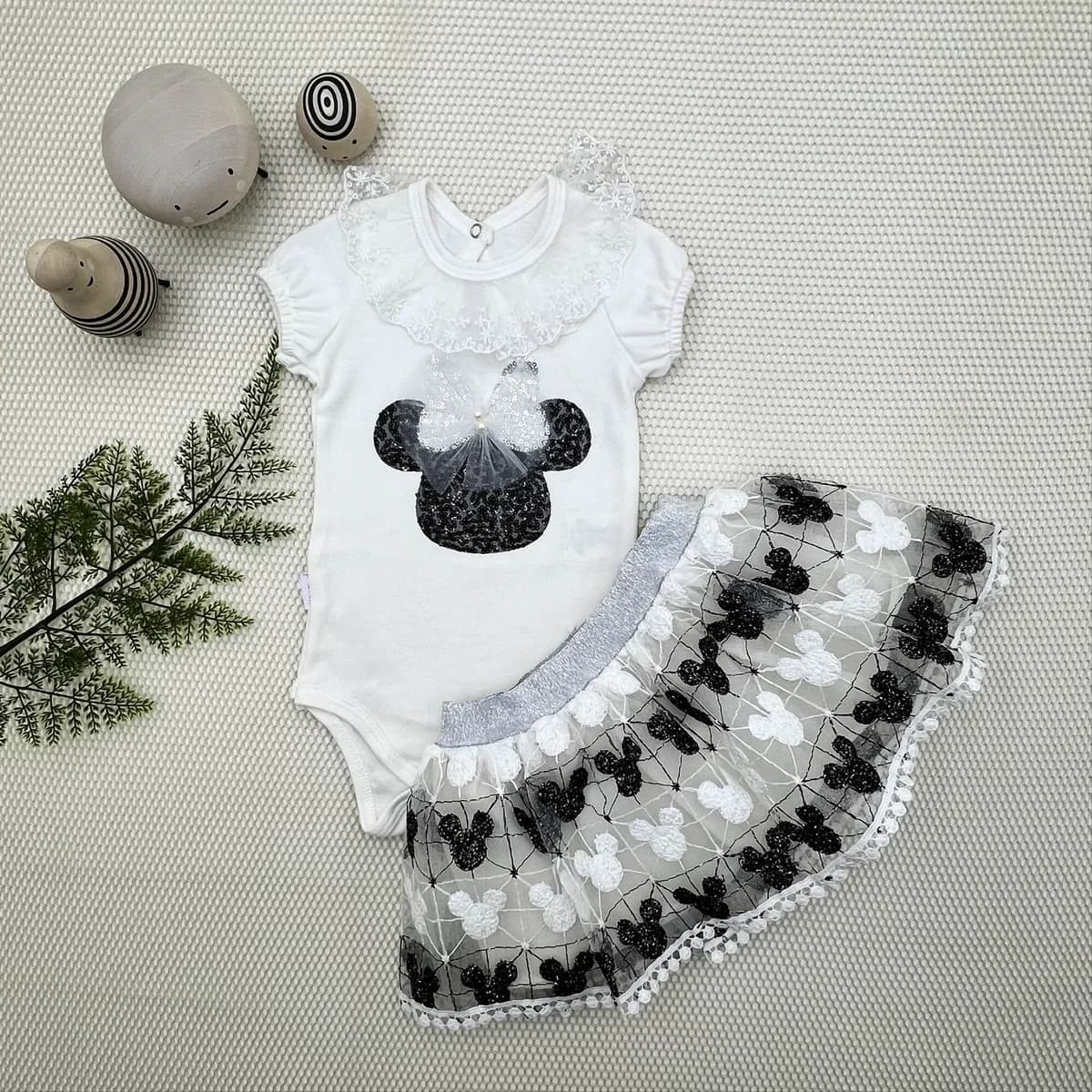 1-2-3 Yaş Payetli Mickey Nakışlı Kısa Kollu Brode Etekli 2li Kız Bebek Takımı